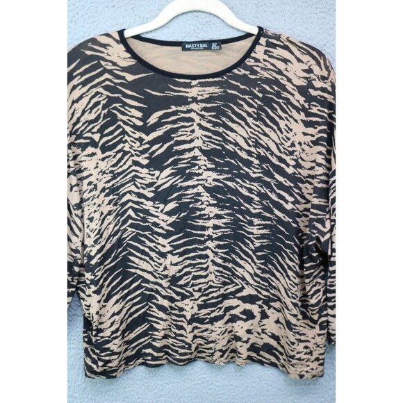 Nasty Gal Animal Print 3/4 Sleeves Cropped Top-Size 8-Oversized - Picture 2 of 7
